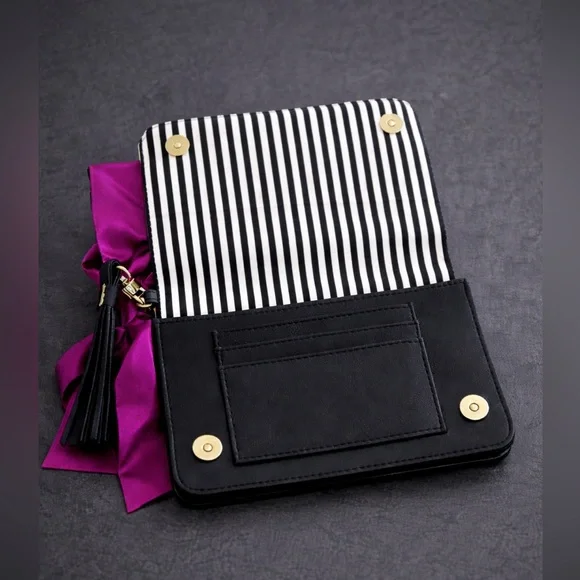 BETSEY JOHNSON Black and Gold Floral Print Wallet Wristlet - Picture 3 of 4